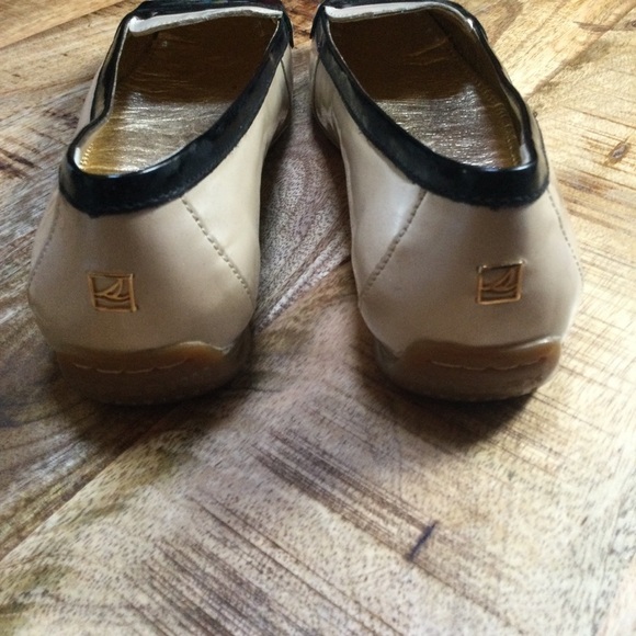 Sperry Top Sider slip on patent leather loafers Cream with Gold trim - Picture 5 of 6